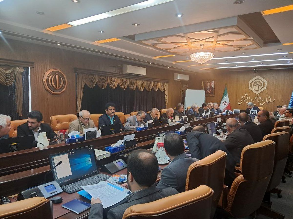 دیدار کانون عالی بازنشستگان با مدیر عامل سازمان تامین اجتماعی/ حقوق‌ها به موقع پرداخت و معوقات متناسب‌سازی پرداخت شود