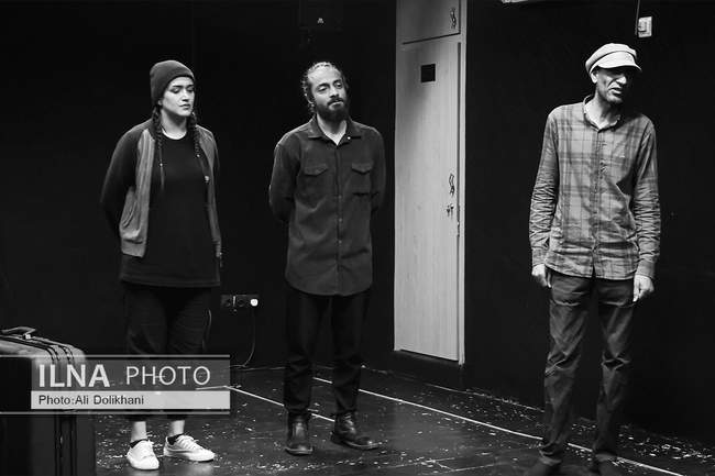 نمایش «رانده» جواد انصاری در تئاتر مستقل لور بندرعباس