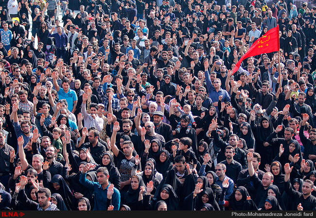مراسم عزاداری و خیمه سوزان روز عاشورا در میدان امام حسین (ع) 