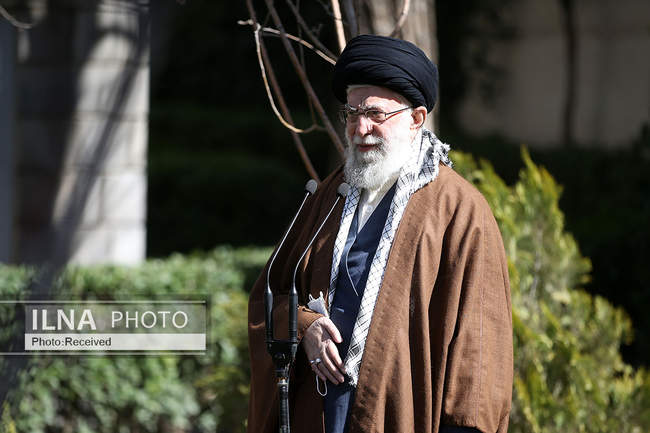 کاشت دو نهال میوه در روز درختکاری توسط مقام معظم رهبری