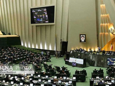 حاشیه‌های ترک صحن علنی توسط ظریف/ ابطحی:  کار وزیر خارجه خلاف آیین‌نامه است