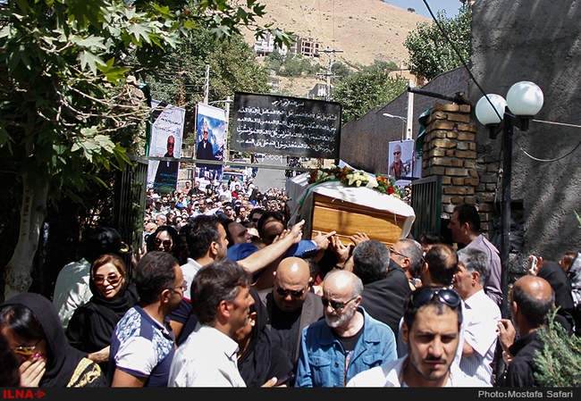 مراسم خاکسپاری پیکر عباس کیارستمی در لواسان
