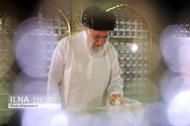 غبارروبی مضجع مطهر حضرت امام رضا (ع)