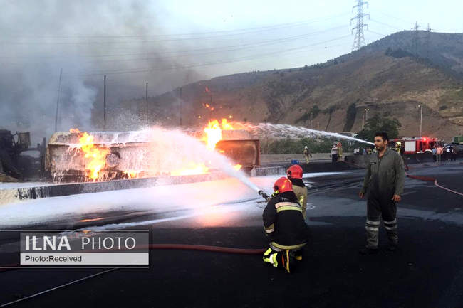 واژگونی و حریق تانکر حمل سوخت در جاده دماوند 