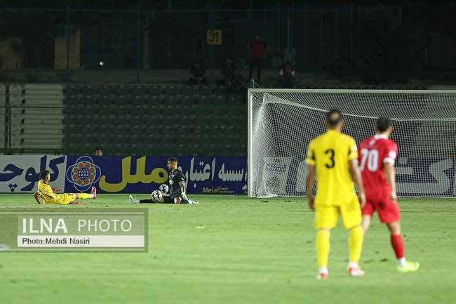 دیدار تیمهای فوتبال پرسپولیس تهران و فجر شهید سپاسی شیراز 