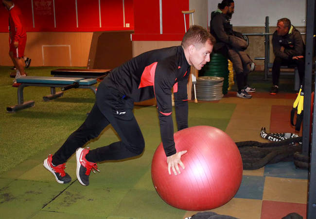 گزارش تصویری تمرین ریکاوری جذاب پرسپولیس/ پا به توپ شدن کریم باقری و �