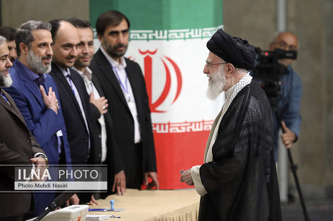 حضور رهبر انقلاب در مرحله دوم رای گیری چهاردهمین دوره انتخابات ریاست