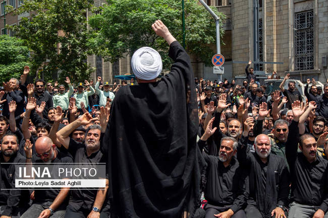 مراسم خیمه‌سوزان ظهر عاشورا در چهارراه گلوبندک تهران/1