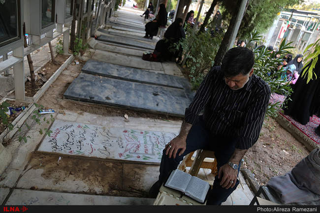 مراسم دعای عرفه در گلزار شهدای بهشت زهرا(س) 