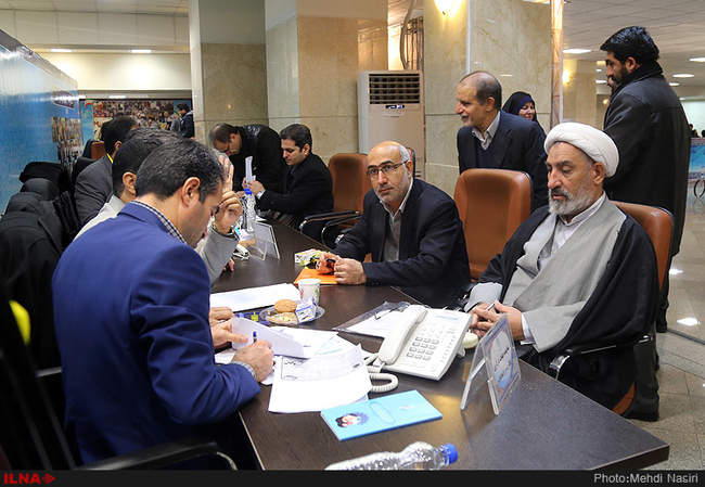 سومین روز ثبت نام داوطلبان مجلس شورای اسلامی و  مجلس خبرگان رهبری - وز