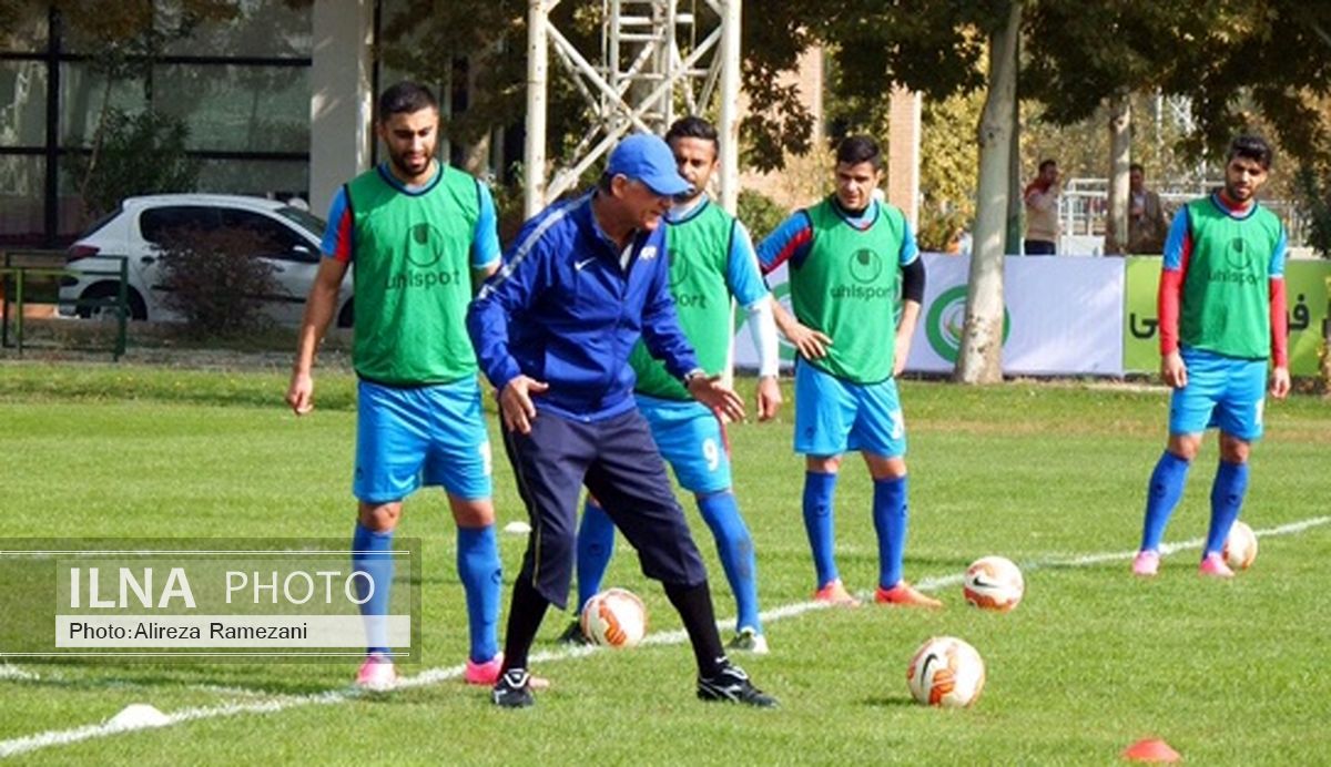 وزیر ورزش دستور داد زمین مناسب برای تمرینات تیم ملی جایگزین شود