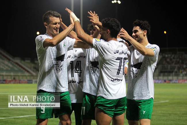 برد خانگی تیم فوتبال ذوب آهن اصفهان مقابل مس رفسنجان