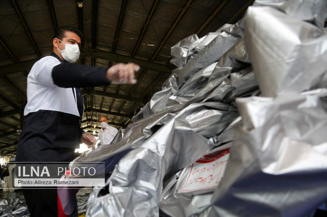 خط تولید ماسک و مواد ضد عفونی کننده در کارخانه های نساجی هلال ایران