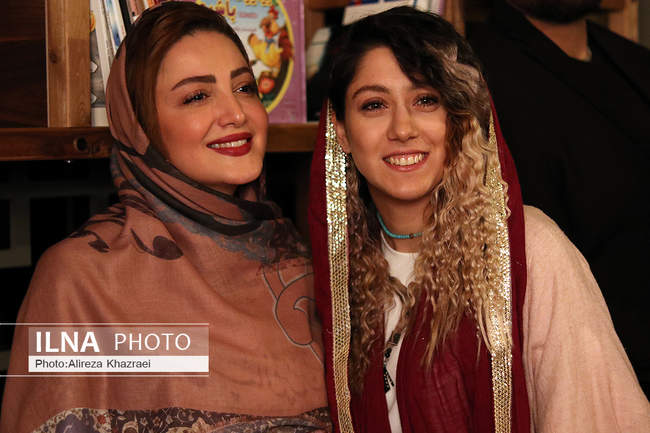 مراسم رونمایی از کتاب بعضی رازها را نباید نگه داشت