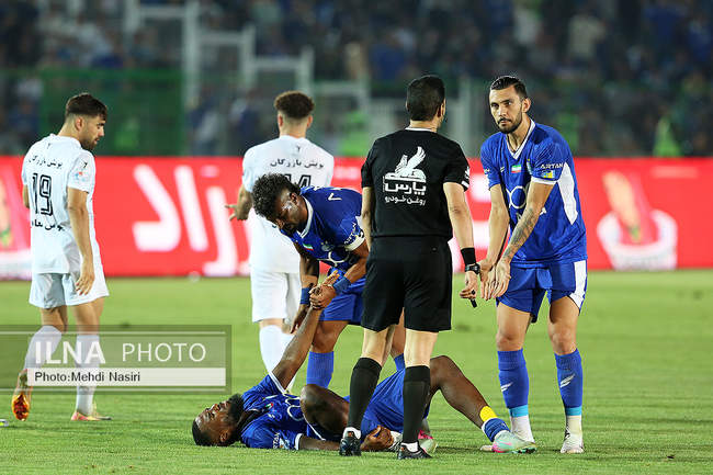 گزارش تصویری دیدار تیم های فوتبال استقلال تهران و ذوب آهن اصفهان