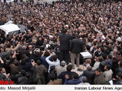 تشییع پیکر فاطمه خاتمی باحضور مردم یزد