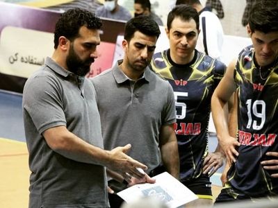 محمدرضا تندروان : از عملکرد بازیکنان تیم سیرجان رضایت دارم / گنبد جنگنده ظاهر شد