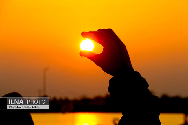 *سایهی غروب در قلب آبادان؛ روایت تصویری از زندگی، نگاه و نفسهای آخ