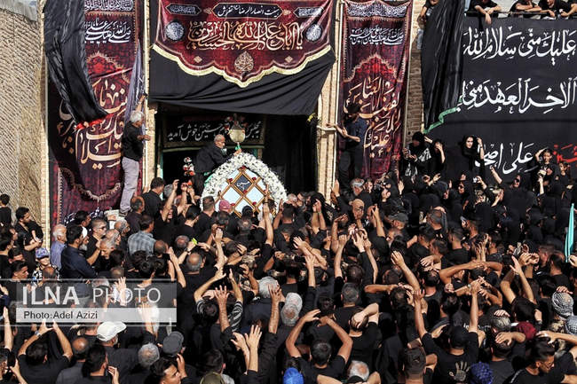 مراسم کهن نخل گردانی تفرش در عصر عاشورا