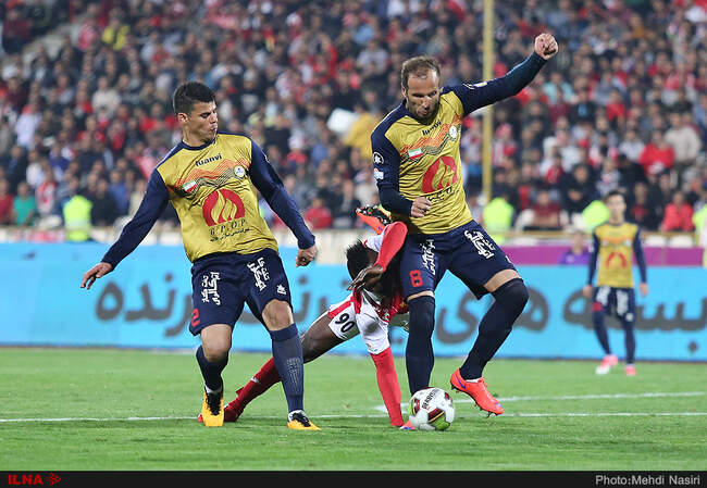 دیدار تیم های پرسپولیس تهران و نفت تهران