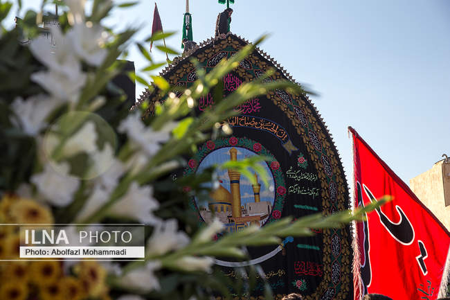 آیین سنتی نخل‌گردانی در حسینیه شاه‌نعمت‌الله ولی شهرستان تفت