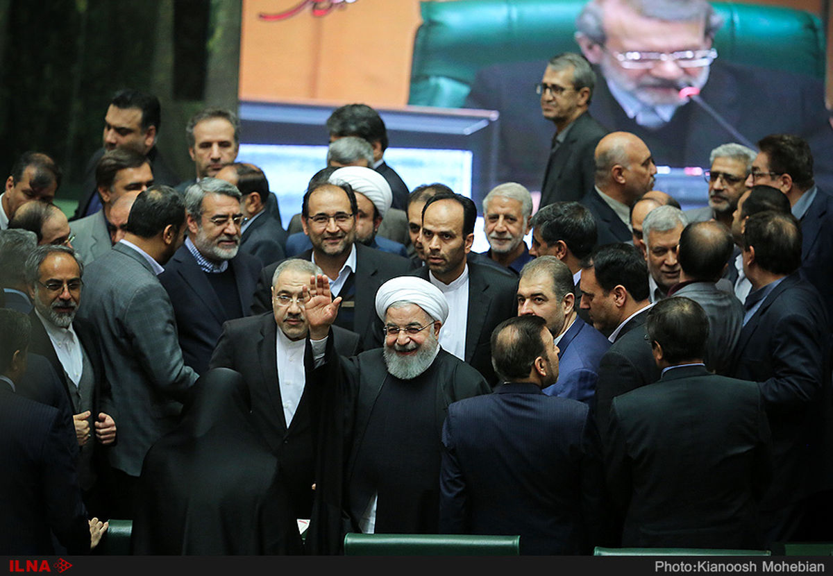 روحانی وارد مجلس شد / استقبال نمایندگان از روحانی