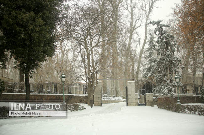 مجموعه فرهنگی-تاریخی نیاوران در یک روز برفی