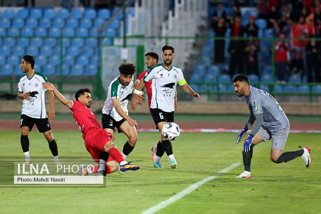 دیدار تیمهای فوتبال پرسپولیس تهران و ذوب آهن اصفهان