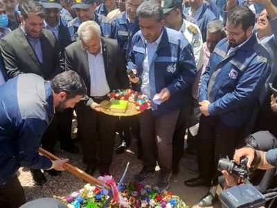 بهره‌برداری و کلنگ‌زنی طرح‌های توسعه‌ سنگ‌آهن مرکزی ایران با حضور وزیر تعاون در بافق