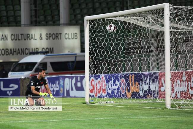 برد خانگی تیم فوتبال ذوب آهن اصفهان مقابل مس رفسنجان