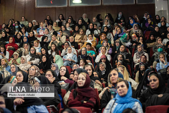 مراسم تجلیل از زنان کارگر نمونه