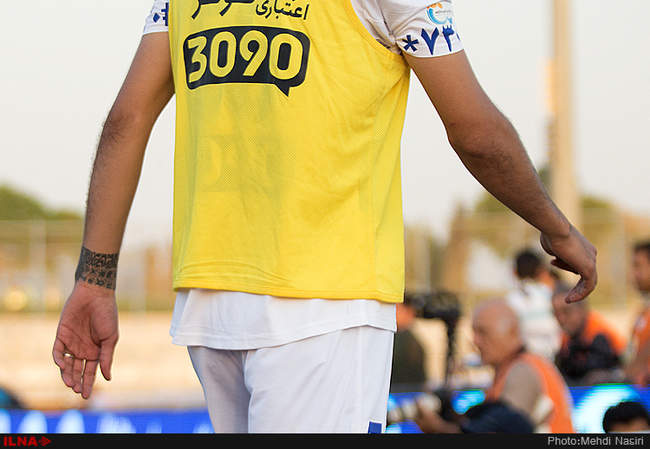 مسابقه فوتبال بین دوتیم استقلال تهران و پیکان 