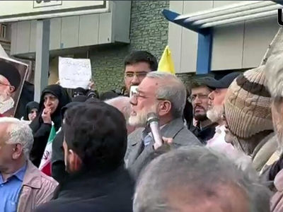 تجمع کفن پوشان را اصولگرایان هم گردن نگرفتند/ معلوم نیست هویت این افراد چیست