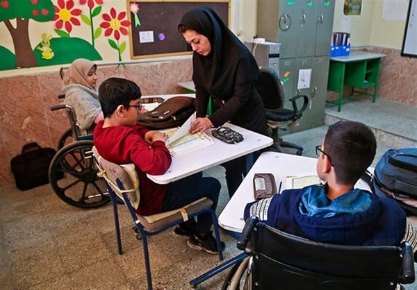 پیشنهاد افزایش امتیاز معلمان استثنایی از ۱۵۰۰ به ۳ هزار/ ممانعت از تحصیل برخی دانش‌آموزان با نیاز ویژه از سوی والدین 