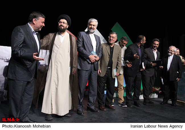 مراسم رونمایی کتاب انقلاب و دیپلماسی در خاطرات سید محمد صدر