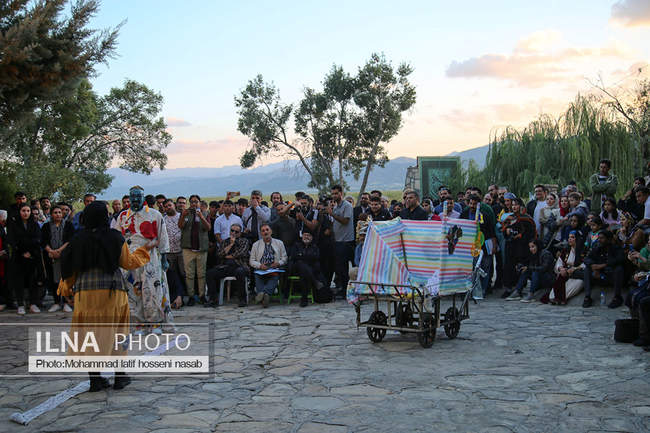  اجراهای روز اول شانزدهمین دوره جشنواره  تئاتر خیابانی مریوان-1