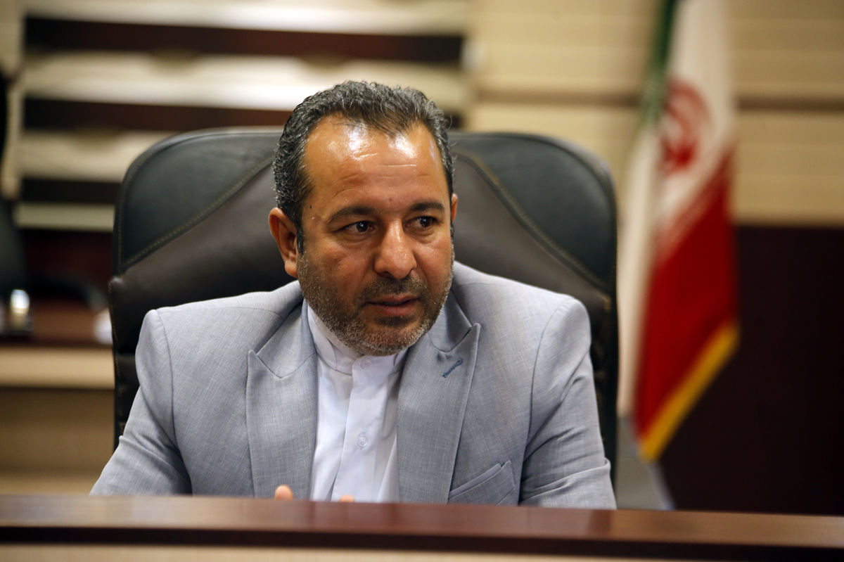 انعقاد قرارداد برای تامین آب نی ریز از پروژه انتقال آب /  کارخانه ذوب آهن در شهرستان نی‌ریز  بزودی راه‌اندازی می‌شود