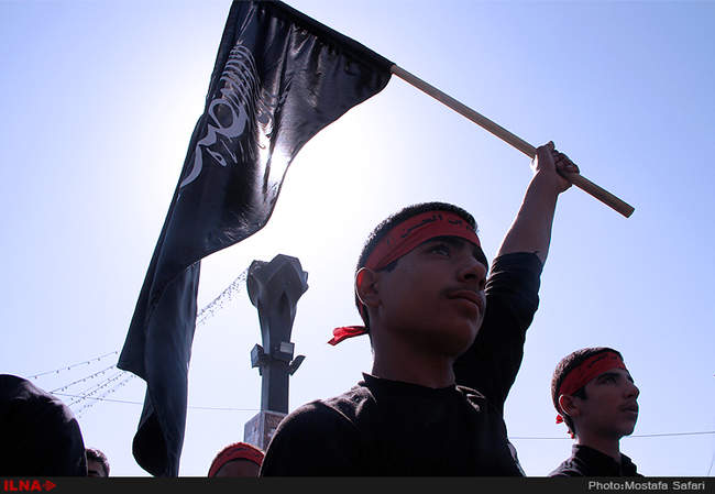 تجمع بزرگ نوجوانان عاشورایی در میدان امام حسین