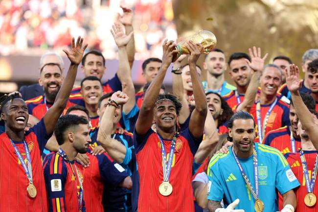 گزارش تصویری از جشن قهرمانی اسپانیا در جام جهانی 2026