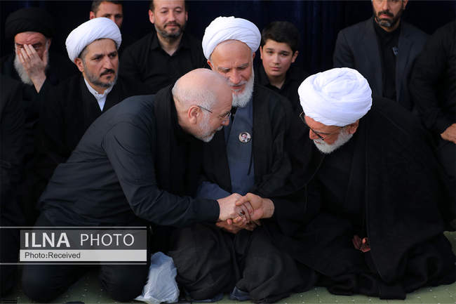 اقامه نماز بر پیکر رهبر شهید انقلاب با حضور جمعی از مسئولان، کارگزار�