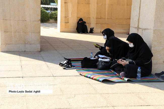  قرائت دعای پرفیض عرفه در جوار مزار مطهر شهدا 