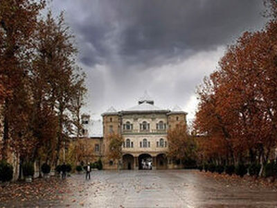 عکسی از میدان مشق تهران (باغ ملی) در سال ۱۳۰۴ خورشیدی