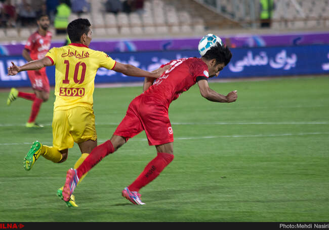 مسابقه فوتبال بین دوتیم پرسپولیس تهران و نفت تهران