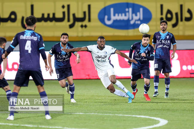 دیدار تیمهای فوتبال استقلال تهران و پیکان در جام حذفی