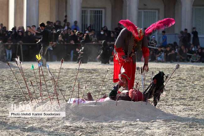مقتل خوانی و نمایش همزمان تعزیه در امامزاده شاه کرم اصفهان 