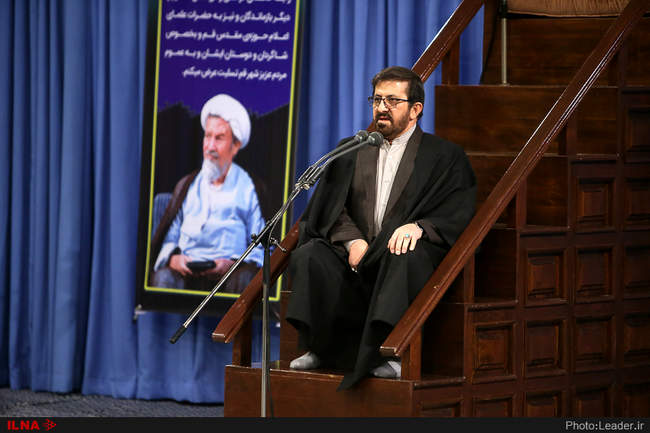 مراسم ترحیم آیت‌الله مومن با حضور رهبر معظم انقلاب اسلامی در حسینیه 
