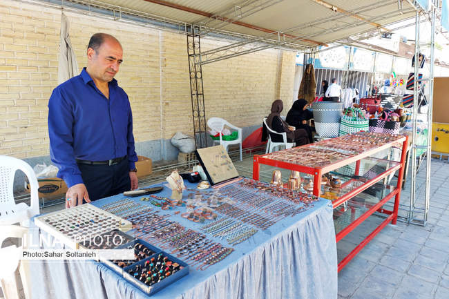 آثار هنرمندان قزوینی در نمایشگاه صنایع دستی