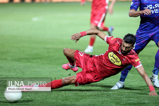 دیدار تیمهای فوتبال پرسپولیس تهران و هوادار