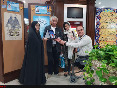 بازدید پرویز تناولی از موزه صلح جانبازان شیمیایی تهران
