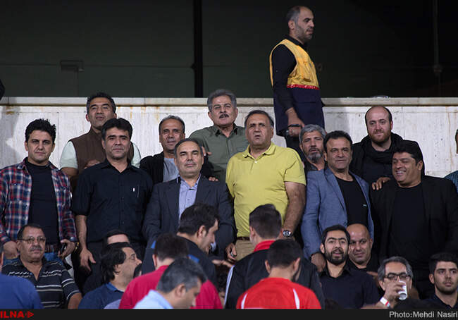 محمد پنجعلی و احمد رضا عابدزاده در بین تماشاگران